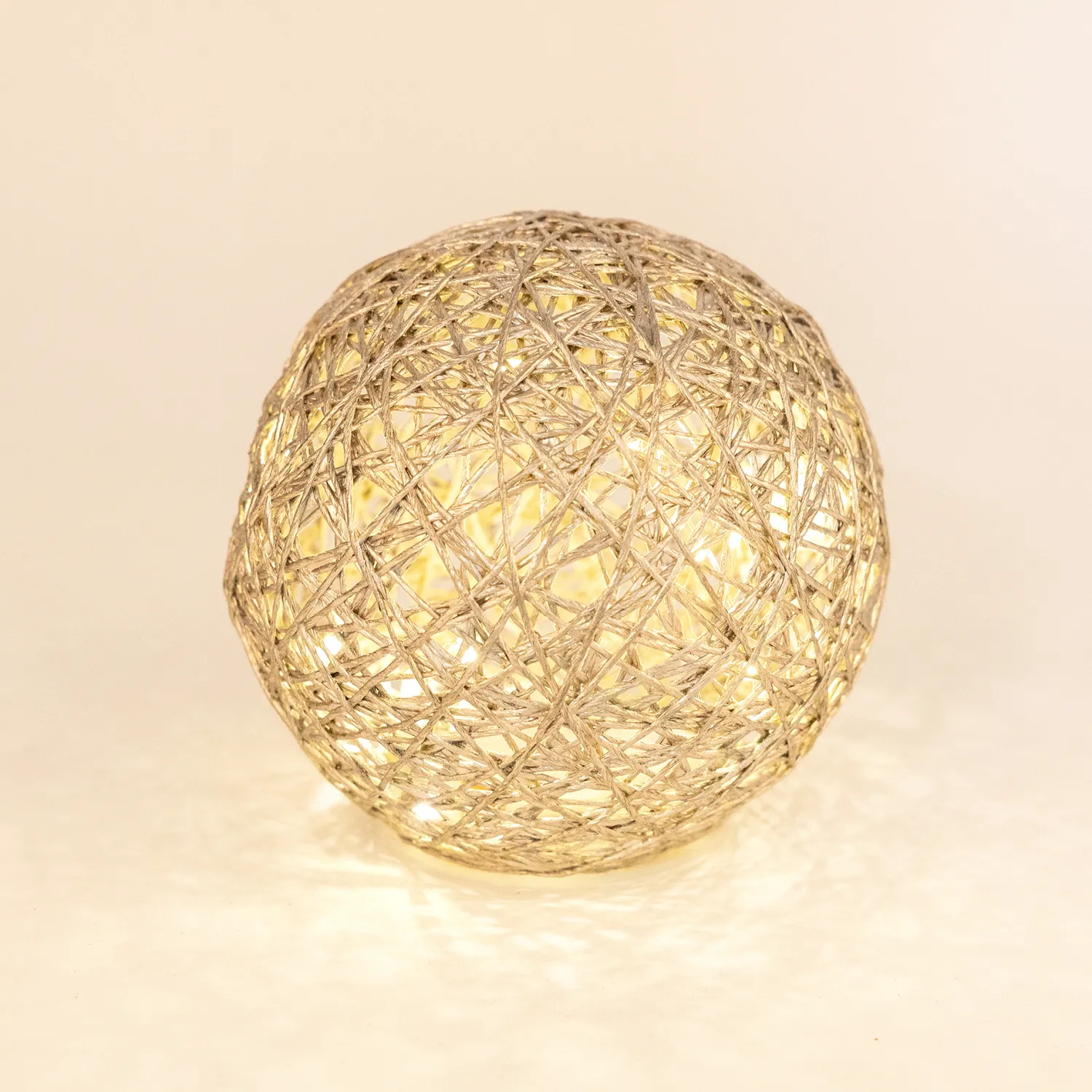Casa Viva Bola decorativa de rafia dorada con luz LED Luys Ø15cm New