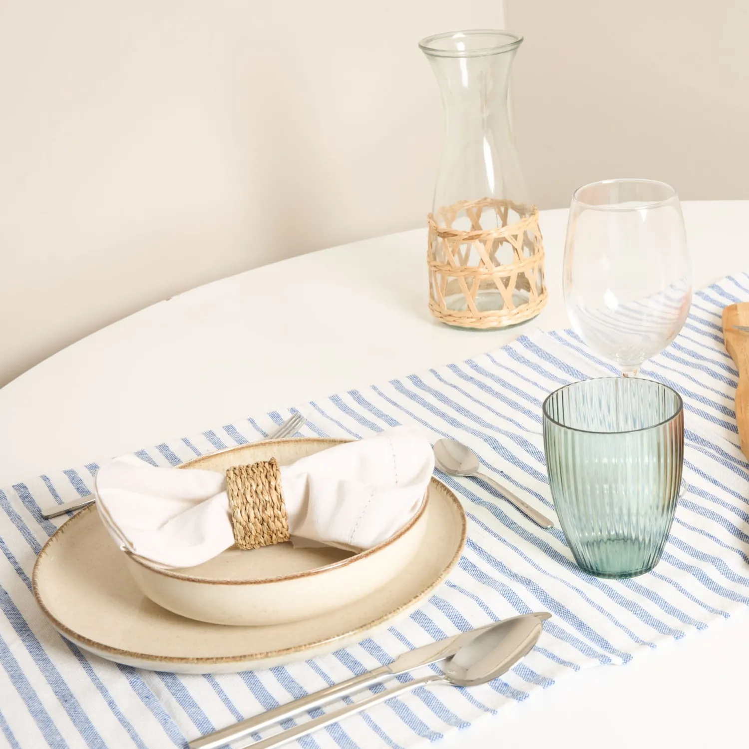 Casa Viva Mesa de comedor de madera blanca Leisure Ø120x75cm Hot