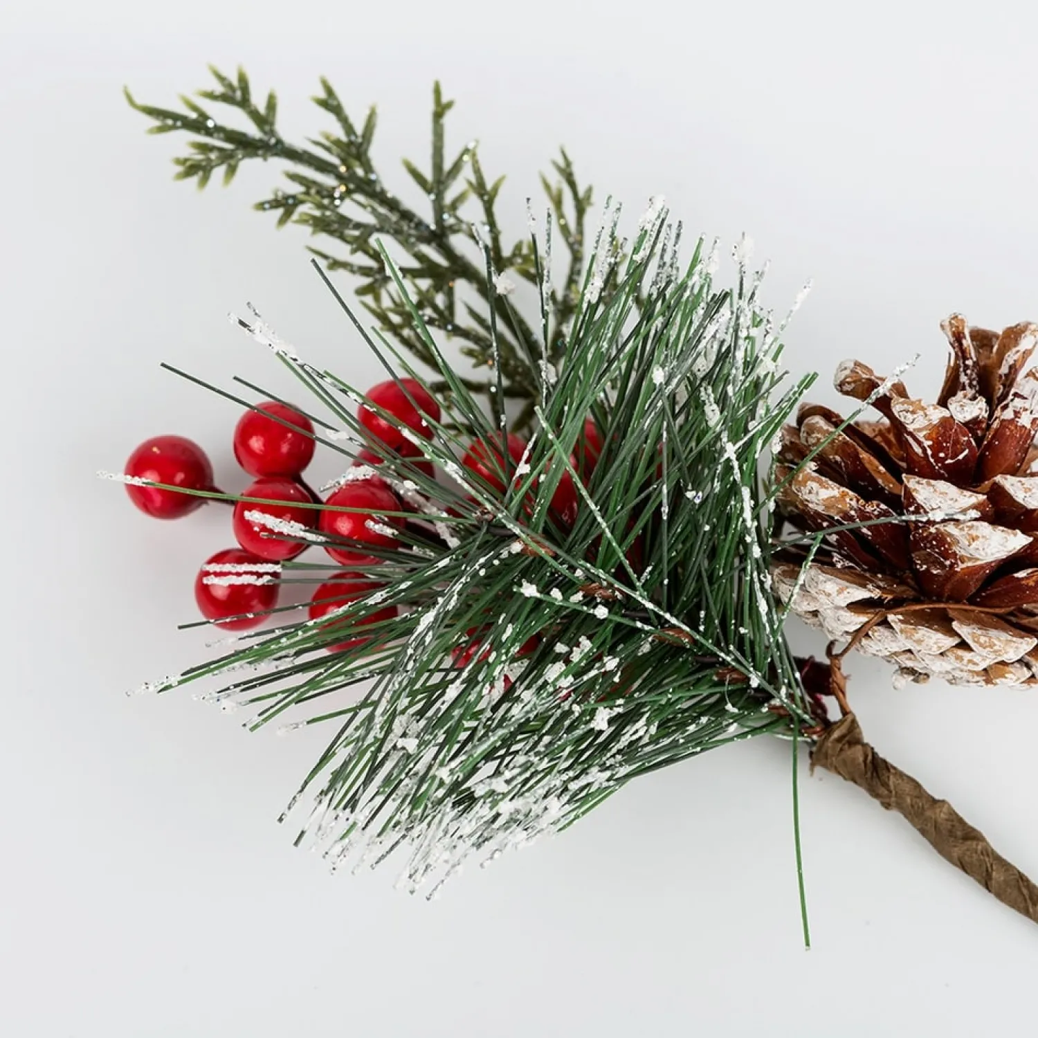 Casa Viva Rama de pino con frutos rojos y piña 20cm Sale