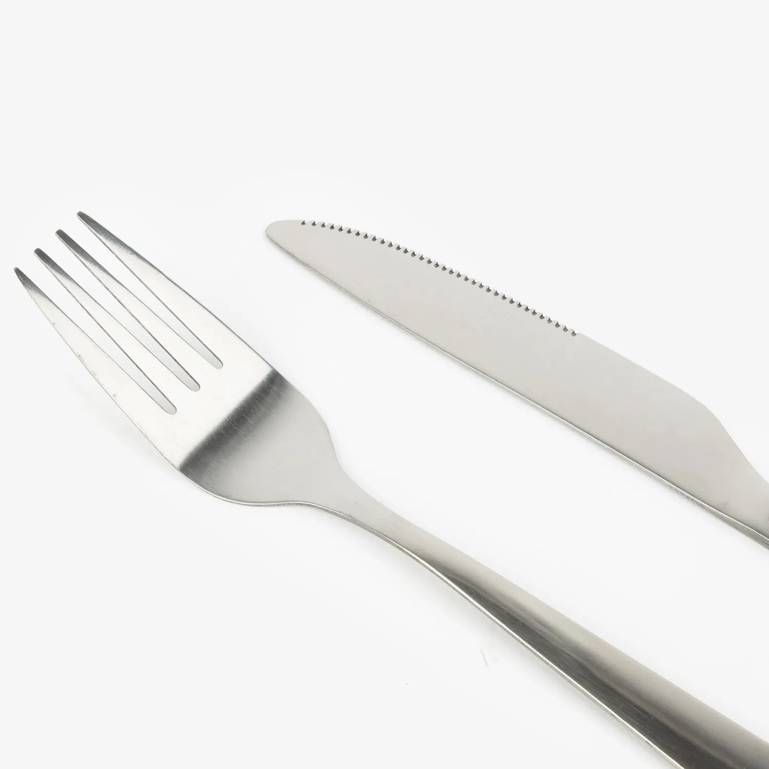 Casa Viva Set de 4 cubiertos de acero con estuche de neopreno Best