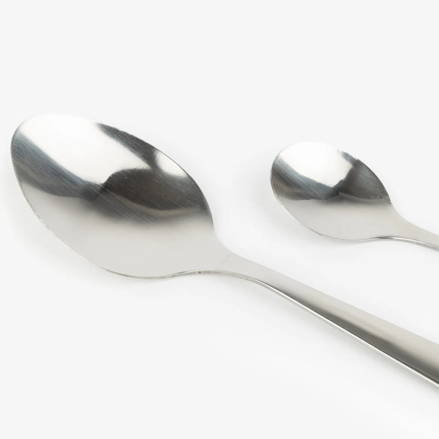 Casa Viva Set de 4 cubiertos de acero con estuche de neopreno Best