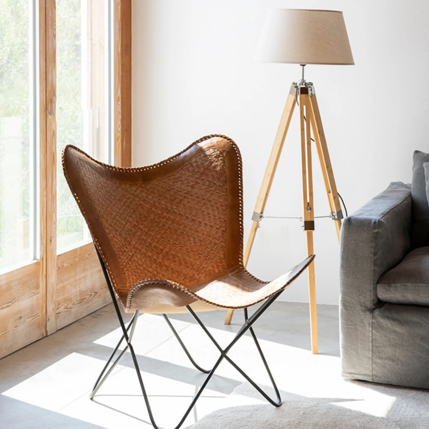 Casa Viva Silla mariposa de cuero y ratán marrón Katy 72x78x92cm Outlet