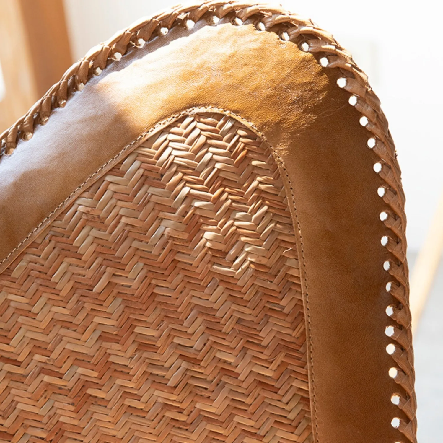 Casa Viva Silla mariposa de cuero y ratán marrón Katy 72x78x92cm Outlet