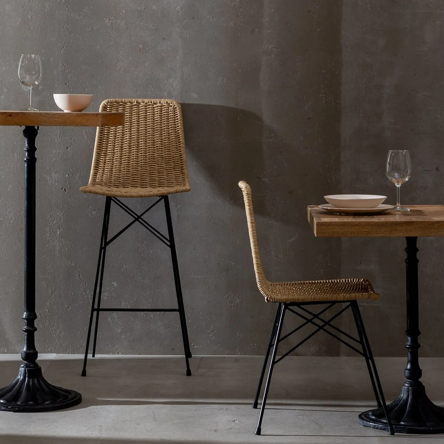 Casa Viva Taburete alto de ratán sintético y metal 45x41x113cm Discount